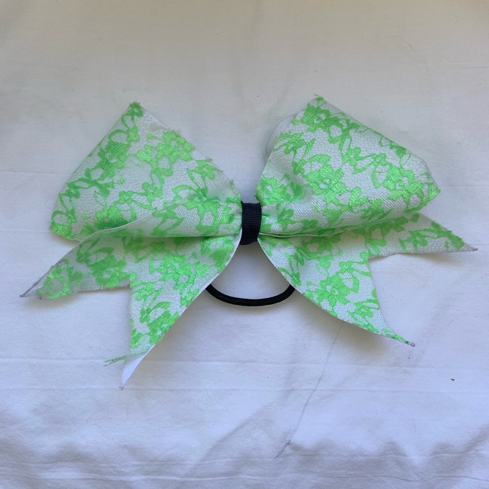 Cheer bow